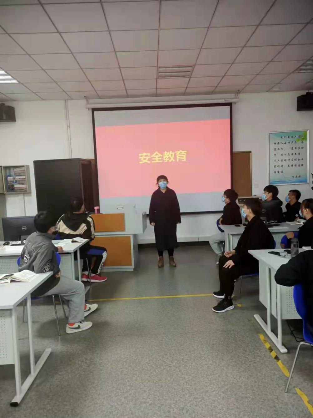 53dcf822ac60cf19fa8b6f1a6423563